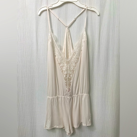 NWT Victoria's Secret White Lace Trim T Back Romper Womens Sleepwear Lingerie M - Picture 1 of 14